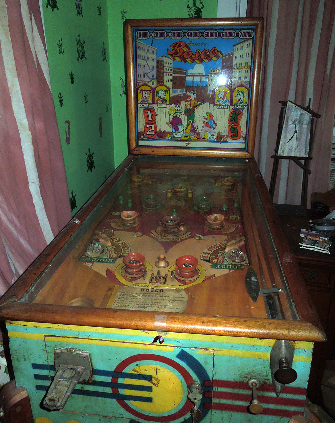 Bosco pinball machine full view